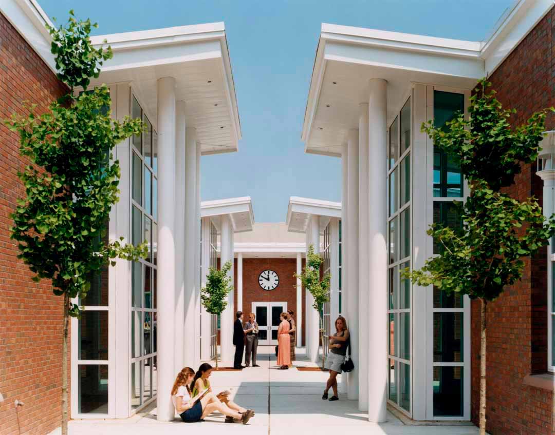 大学教育の再構築 = Reconstructing College Educa… The education sector is in a period of transition, shaped by